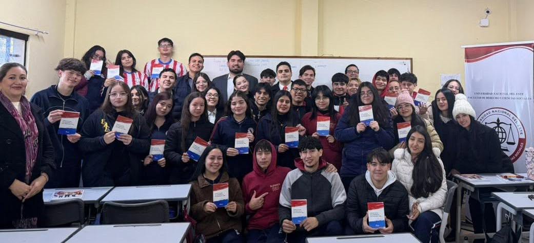 Estudiantes de Derecho promovieron el conocimiento de la Constitución Nacional en el Colegio Nacional "Forjadores de la Patria"