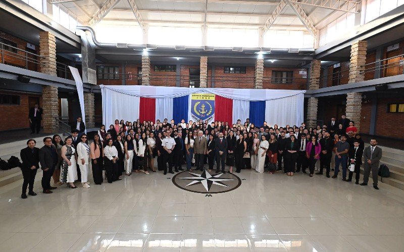 Visita académica de la Cátedra de Derecho Marítimo fortalece la formación práctica de estudiantes