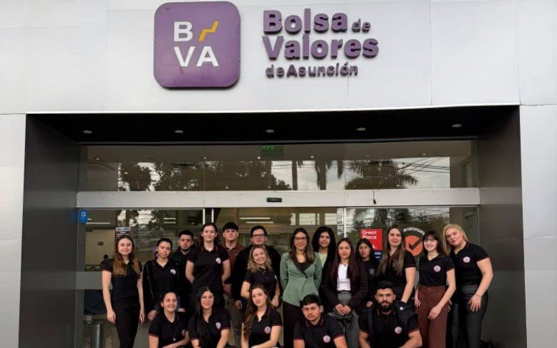 Estudiantes de Derecho de la Filial Santa Rita realizaron visita académica a la Bolsa de Valores de Asunción