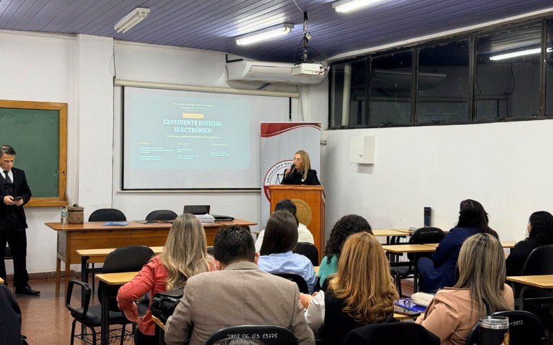 Estudiantes de Derecho fortalecen su formación sobre el Expediente Judicial Electrónico