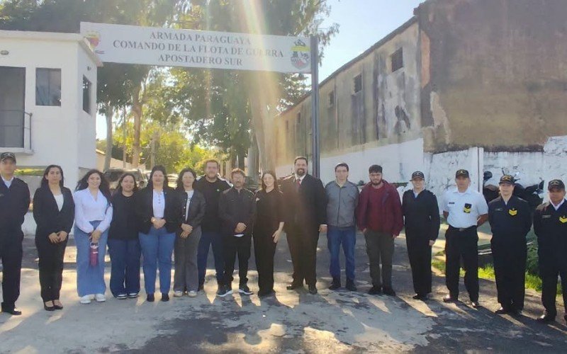 Estudiantes de Ciencias Políticas de la FDCS-UNE realizaron visita académica a la Armada Nacional del Paraguay