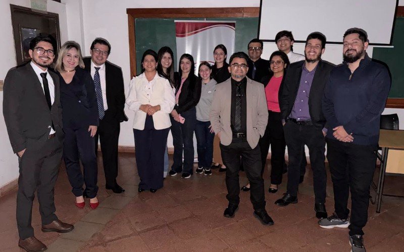 Estudiantes de Derecho de la FDCS-UNE presentaron proyectos legislativos mediante una simulación parlamentaria